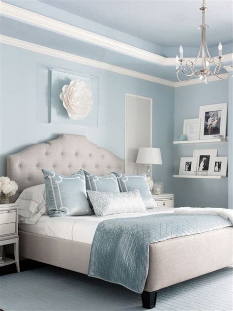 benjamin moore light blue bedroom.